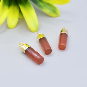 Pendentif tube en cornaline orange fait main, charme en pierre cylindrique polie avec capuchon plaqué or, cadeau pour l'amour - Product Image 2
