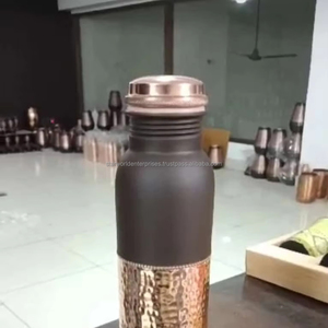 Bouteille en cuivre avec tasse Cuisine et verres de table Bouteilles d'eau en cuivre pur disponibles chez Abordable metal - Product Image 1