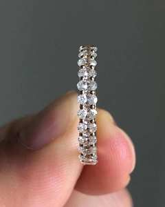 Anillo de compromiso y boda de plata chapada en oro de 18 quilates con diamante cultivado en laboratorio de corte ovalado, banda de eternidad con engaste compartido VVS - Product Image 3