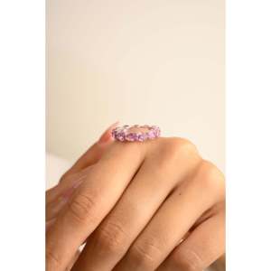 Anillo de Eternidad de Constelación con Zafiro Rosa de 4.96 Quilates en Oro Sólido de 14K - Product Image 5