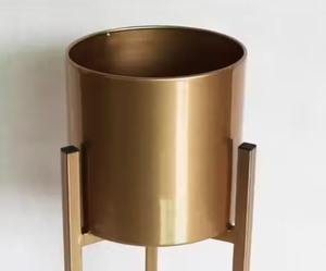 ขาตั้งกระถางต้นไม้โลหะทรงสูง พร้อมกระถาง สำหรับใช้ภายในและภายนอกอาคาร ขาตั้งกระถางต้นไม้ทรงสูงทันสมัย สีทอง ชุด 2 ชิ้น - Product Image 2