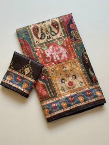 Sari Reglance JBT DN 2048 de viscosa de nailon puro, tejido jacquard completo de seda suave, con estampado digital de doble paso y bordado Aari a mano. - Product Image 4