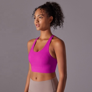 Soutien-gorge de sport rose à col montant avec larges bretelles, maintien moyen pour l'entraînement - Product Image 1