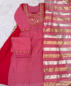 Salwar Kameez de Seda Chanderi Rosa Vintage para Mujer, con Bordado Múltiple, Largo hasta la Rodilla, Estilo Étnico de India y Pakistán, para Todas las Temporadas, Informal - Product Image 3
