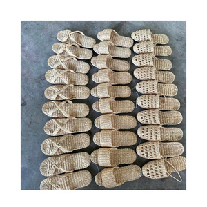 Chaussons faits main en jacinthe d'eau, respirants et tissés, pour un confort quotidien - Product Image 4