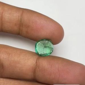 พลอยมรกตแซมเบียทรงคุชชั่นสีเขียวเข้มธรรมชาติ เกรดสูง สำหรับทำเครื่องประดับและสะสม - Product Image 4