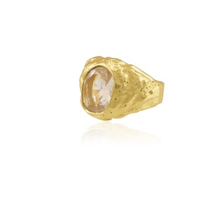 Anillo de Aleación Chapado en Oro de Proveedor Indio con Cristal Brillante, Diseño Elegante, Ajuste Cómodo para Uso Diario, Disponible al Mejor Precio - Product Image 1