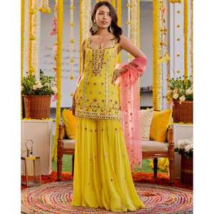 Conjunto de Fiesta XL de Chifón con Top, Pantalón y Dupatta con Bordado de Hilo y Lentejuelas para un Look Elegante - Product Image 3