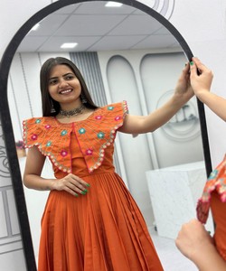 ชุดเดรสงานปักลายโรมันสมัยใหม่และงานปักแบบคัทลี สำหรับงานเทศกาล ราคาขายส่ง เสื้อผ้าชาติพันธุ์ สีส้ม - Product Image 4