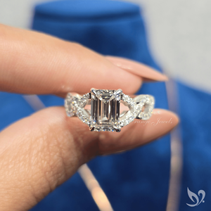 แหวนเพชรแล็บทรงมรกต 2 กะรัต แบบครอสโอเวอร์ ประดับเพชรเม็ดเล็กๆ รูปทรงปาเว่ ได้รับการรับรองจาก IGI ตัวเรือนทองคำขาว 10K แหวนหมั้น - Product Image 5