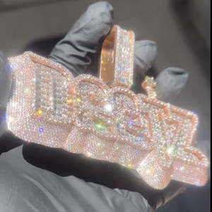 Colgante de Moissanita para Raperos, Personalizado con Nombre, Plata de Ley 925, Corte Baguette, con Letras de Moissanita Engastadas - Product Image 2