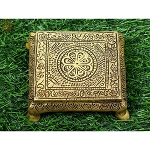 Hecho a mano 3 pulgadas tradicional Pooja Chowki en latón pequeño artículo de decoración del hogar - Product Image 3