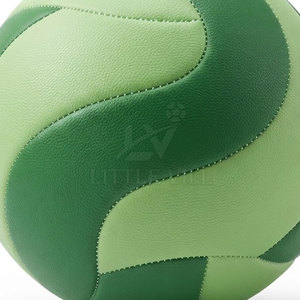 ลูกวอลเลย์บอล PVC พรีเมียม น้ำหนักเบา ปรับแต่งได้ พื้นผิวเรียบเนียน เหมาะสำหรับการฝึกซ้อมของโรงเรียน ชมรม และการฝึกซ้อม - Product Image 4