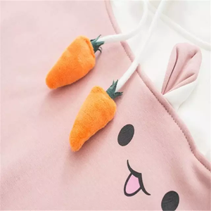 เสื้อฮู้ดดี้ผู้หญิงทรงไม่สมมาตร ลายการ์ตูนกระต่าย โลโก้ด้านหน้า แต่งสีสันแบบคัลเลอร์บล็อก สไตล์ลำลอง สีขาวดำ แขนยาว สำหรับฤดูหนาว ผ้าไม่ยับ - Product Image 4