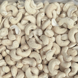 Vietnam Factory Roasted <b>Cashew</b> <b>Nuts</b> Vietnam Organic Whole <b>Cashew</b> W320 Santigo Ltd Customer OEM ODM Requirement - Product Image 1