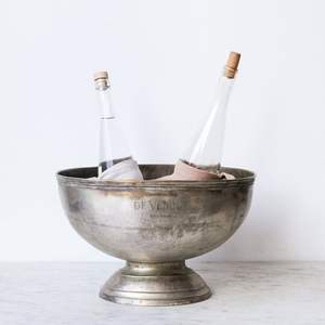 Venta al por mayor de recipientes creativos de aluminio para champán con pedestal, cubos de hielo metálicos para vino, recipientes enfriadores para bares y eventos a precios asequibles. - Product Image 3