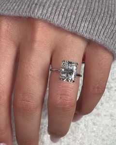 Bague de fiançailles en diamant de laboratoire taille coussin 4 carats sertie à griffes, vente en gros, or 14k 18k, alliance solitaire allongée, fabrication - Product Image 4