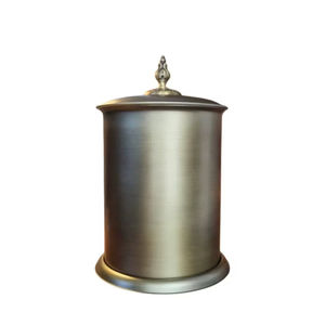 Cubo de basura decorativo de acero con acabado plateado antiguo y inserto extraíble, perfecto para sala de estar y hoteles, procedente de la India. - Product Image 1