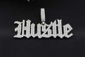 Colgante personalizado de plata de ley 925 con letra inicial, estilo hip hop, con diamantes de moissanita VVS, para hombre. - Product Image 4