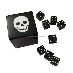 Set dadu 8 Resin buatan tangan dengan kotak penyimpanan dadu marmer permainan tangga ular <span class=keywords><strong>Casino</strong></span> kasino permainan lengkap warna hitam hadiah Gam keluarga