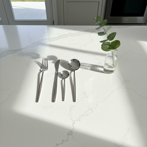 ชุดช้อนส้อมสแตนเลสสีเงินพร้อมโลโก้สั่งทำ ขายส่งคุณภาพสูง ขัดเงาแบบกระจก สำหรับรับประทานอาหารอย่างหรูหรา - Product Image 2