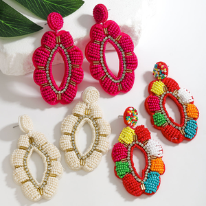 Bijoux ethniques bohèmes pour femme, pendentif fleur en cristal tissé coloré et perlé, fait main avec perles de rocaille, par MULTI CRAFT - Product Image 4