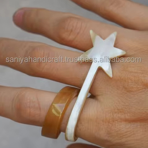 Bague en corne de buffle naturelle faite à la main spirale rampant étoile anneau en corne de taureau poli pour Souvenirs amour produit d'artisanat naturel - Product Image 4