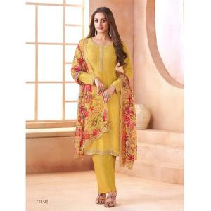 Nuevo conjunto de chifón de color oscuro con detalles de cuentas en la parte superior y pantalón de santoon con dupatta con estampado digital, de exportación. - Product Image 1