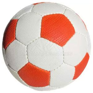 Balón de entrenamiento duradero con costuras resistentes y control de agarre, para uso en interiores y exteriores. - Product Image 3