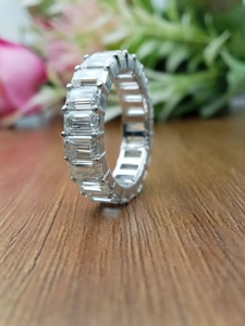 แหวนแต่งงานทรงเรเดียนท์ทันสมัยจาก D'VINS JEWELS ประดับเพชรทรงบริลเลียนต์สี D ขาว  วัสดุเงินและทอง  เพชรเพาะเลี้ยงในห้องปฏิบัติการ - Product Image 3