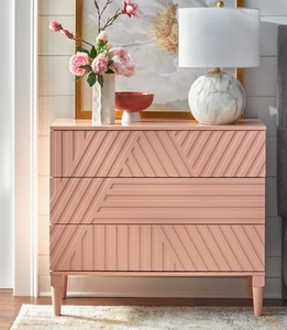 Mesita de noche moderna de color rosa claro de calidad premium con 3 cajones y frentes con textura geométrica para almacenamiento en el dormitorio. - Product Image 1
