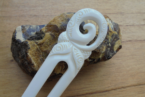 Bâtonnet à cheveux classique en os blanc |   Épingle durable sculptée à la main - Product Image 6