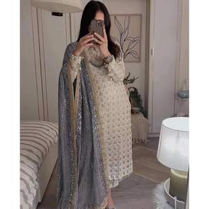 Atractivo Conjunto de Top y Pantalón con Bordado de Georgette y Lentejuelas con Dupatta Gris - Product Image 1