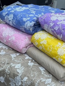 Tissu brodé multi-motifs de haute qualité pour la confection de vêtements de boutique et de mode, disponible à prix avantageux - Product Image 6