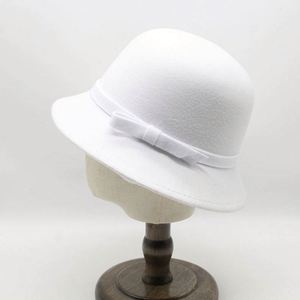 Chapeau Bob Blanc Élégant avec Nœud en Ruban pour Femme, Idéal pour Mariage, Église, Vente en Gros, pour Fêtes Décontractées et Scènes Extérieures - Product Image 1