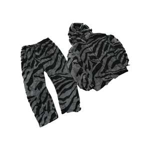 Survêtement unisexe en polaire sherpa à rayures animalières, personnalisable avec motif, en molleton épais et surdimensionné, comprenant une veste à capuche et un pantalon, vierge pour la personnalisation OEM - Product Image 2