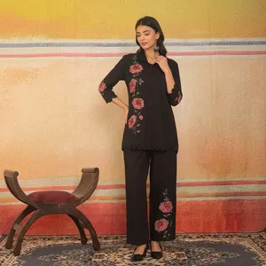 Ensemble deux pièces en crêpe noir brodé de fleurs pour femmes, col rabattu, manches trois quarts, coupe ample, élégant, à porter en toutes saisons - Product Image 5