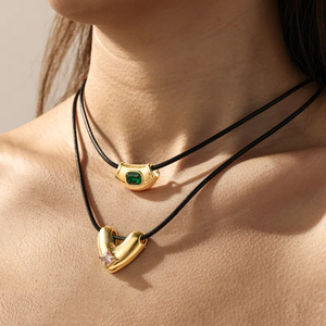 Collar Geométrico para Mujer en Acero Inoxidable 304 con Recubrimiento de Oro Real de 18K de 0.03µm con Circonita - Product Image 5