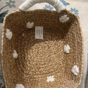Panier de rangement carré en jacinthe d'eau avec broderie touffetée, fait main, vente en gros, écologique, fabriqué au Vietnam - Product Image 5