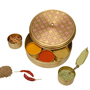Caja de especias árabe vintage de latón de alta calidad con grabado y acabado pulido, caja de especias de latón puro para uso en la cocina. - Product Image 2