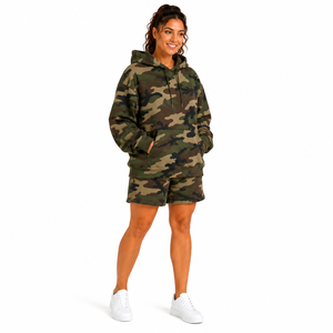 Conjunto de 2 piezas de pantalones cortos con estampado de camuflaje para mujer, sudadera con capucha de forro polar, holgada, antiarrugas, informal, con bolsillos hasta la rodilla - Product Image 3