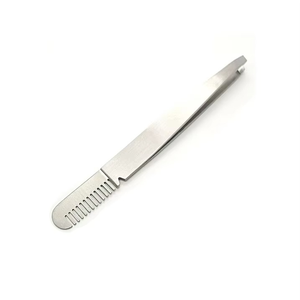 Pinzas Profesionales para Cejas con Punta Inclinada, Etiqueta Personalizada, Diseño Ligero y Moderno, Hechas de Acero Inoxidable de Alta Calidad - Product Image 6