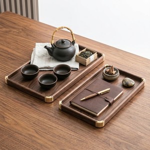 Bandeja de exhibición de madera hecha a mano con asa de metal negro con recubrimiento en polvo, perfecta para decoración de mesas de lujo, hostelería y uso diario. - Product Image 6