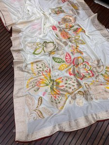 Sari de luxe à motifs floraux tissés avec travail Meenakari et blouse contrastante pour occasions festives - Product Image 3