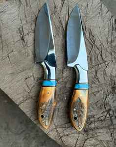 Cuchillo profesional de alta calidad para desollar ciervos, de acero con alto contenido de carbono, hoja fija, con funda de cuero turquesa. - Product Image 4