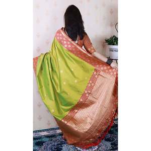 Sari en soie verte douce Banarasi ondulé Elite Weaves avec Zari unique tissé, idéal pour les soirées et le Mehendi, infroissable, toutes saisons, pour femme - Product Image 4