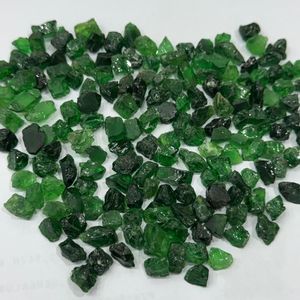 Piedras en Bruto de Tsavorita Natural de la Mejor Calidad, Granate Verde de Grado Facetado, Tamaño Libre, Sin Tratar, Material de Gema AAAA de Kenia al por Mayor - Product Image 2