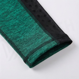 Conjunto de yoga verde de 2 piezas para mujer, sujetador deportivo con tiras cruzadas y leggings largos - Product Image 6