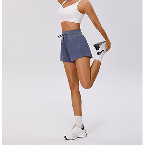 Shorts de sport gris taille haute pour femme en polyester avec poches latérales zippées, respirants, pour la course et l'entraînement - Product Image 2