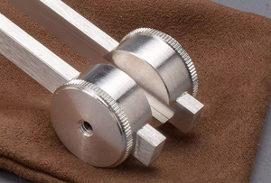 Diapason Otto 128 Hz pour la guérison et les applications médicales, pour la réduction de la douleur liée à l'inflammation, la réduction du stress et la méditation, usiné - Product Image 6